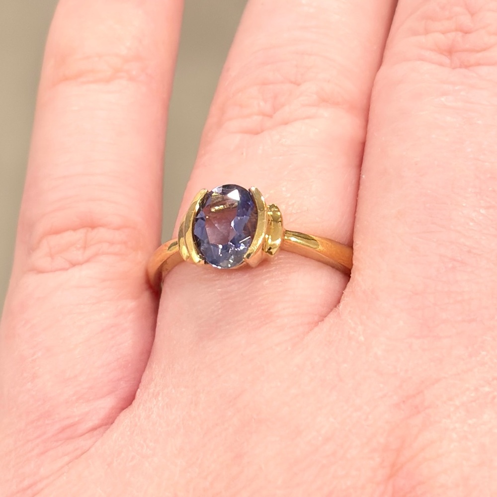 18K Iolite Ring, Natural Violet Oval Cut, Size 8.25, Yellow Gold, Solitaire - Picture 11 of 17
